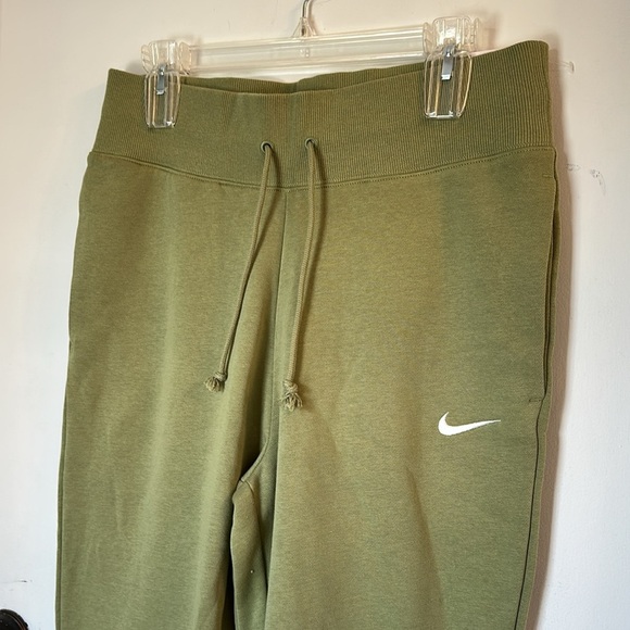 Nike Joggers Standard Fit High Rise Alligator Green medium NWT - Picture 3 of 7